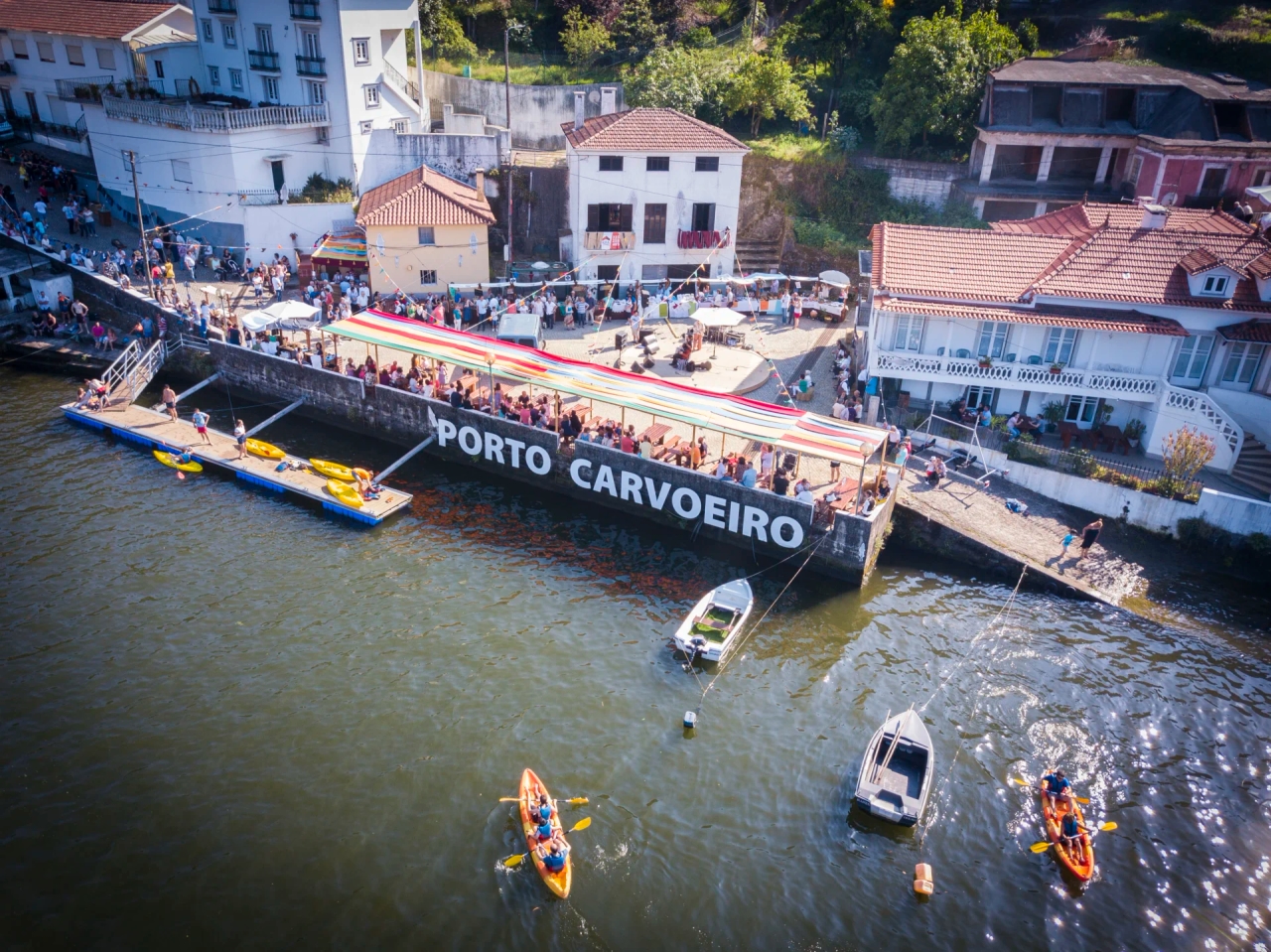 Porto Carvoeiro, köy partisiyle köklerini kutluyor