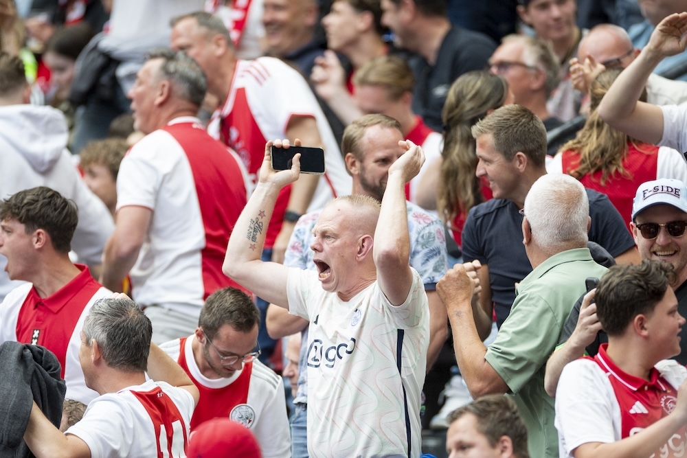 Police and Dutch FA Carefully welcome plan to mix fans