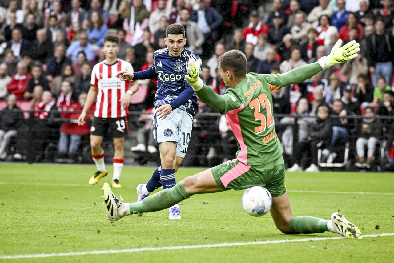PSV-Ajax kończy się remisem, późny rzut karny dla AZ pozbawia Feyenoord zwycięstwa