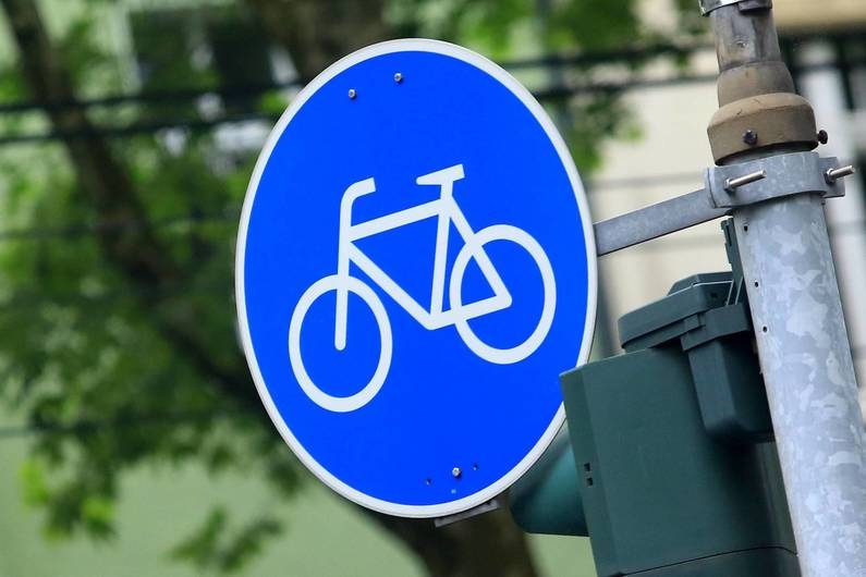 Regole del traffico nella vita di tutti i giorni: i ciclisti da corsa devono sempre utilizzare la pista ciclabile?