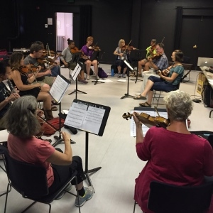 A música não tem limites: músicos clássicos de todas as idades aprendem a improvisar neste fim de semana no Strings Without Boundaries