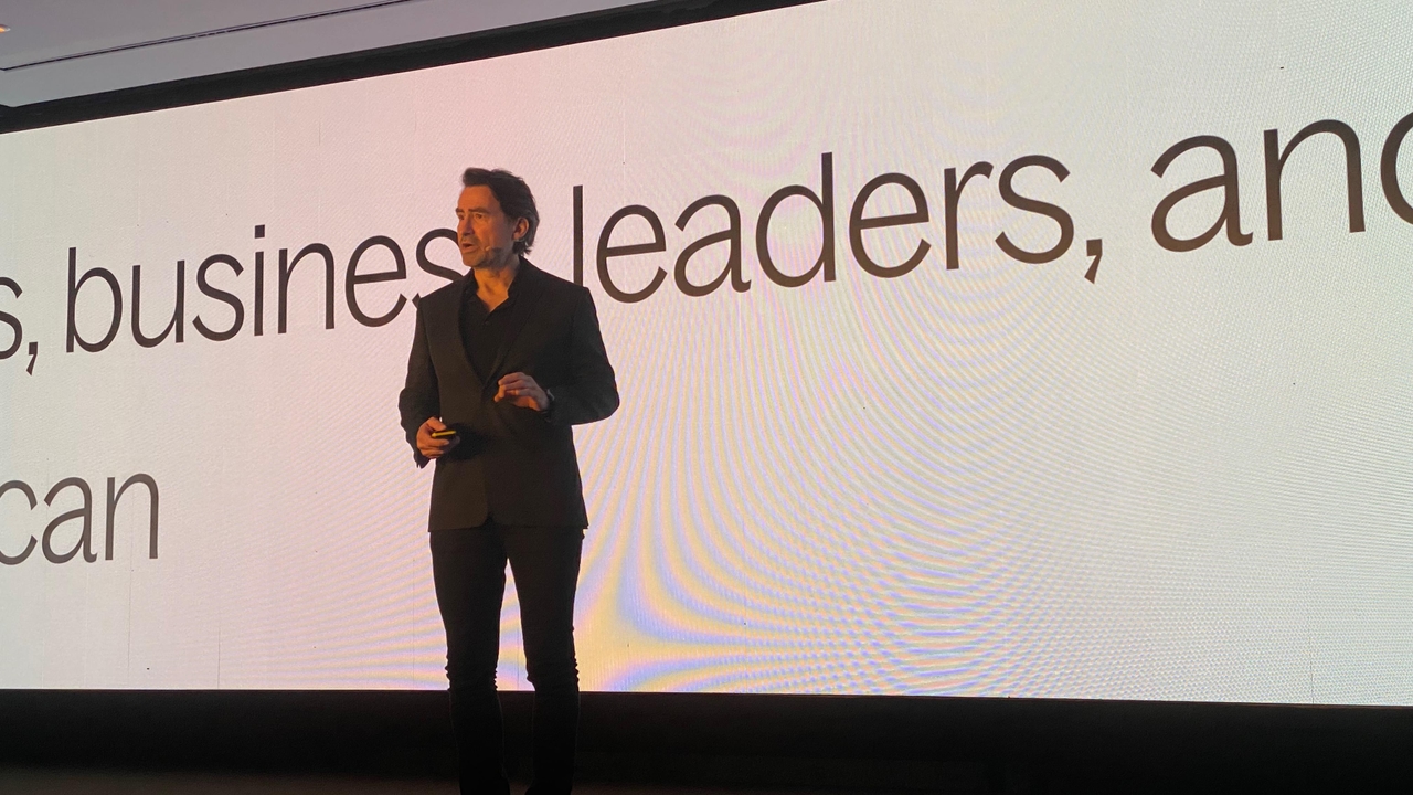 Empresa del Grupo DuMont: Lanza un sistema operativo completo para la pila MarTech