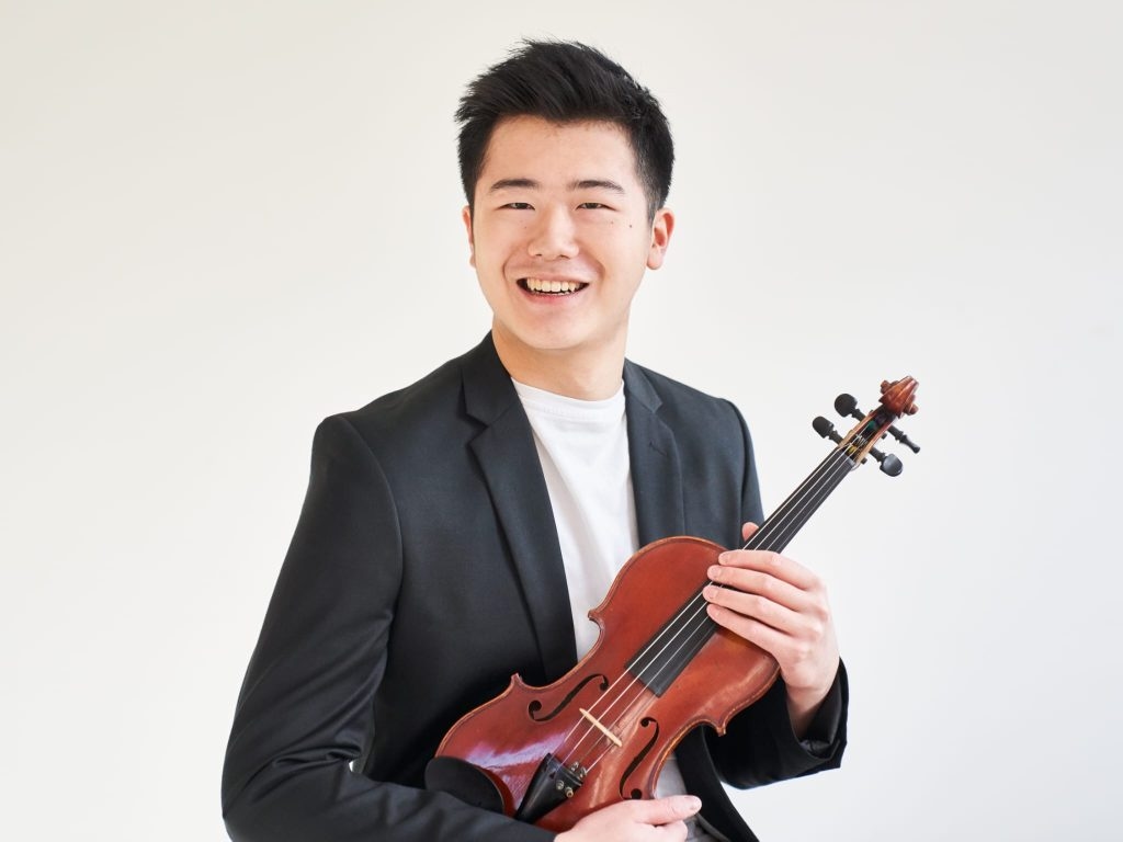 Simon Zhu in concert at Villa San Michele: the Paganini Prize stops in Anacapri with a tribute to Mozart, Brahms, and Paganini.