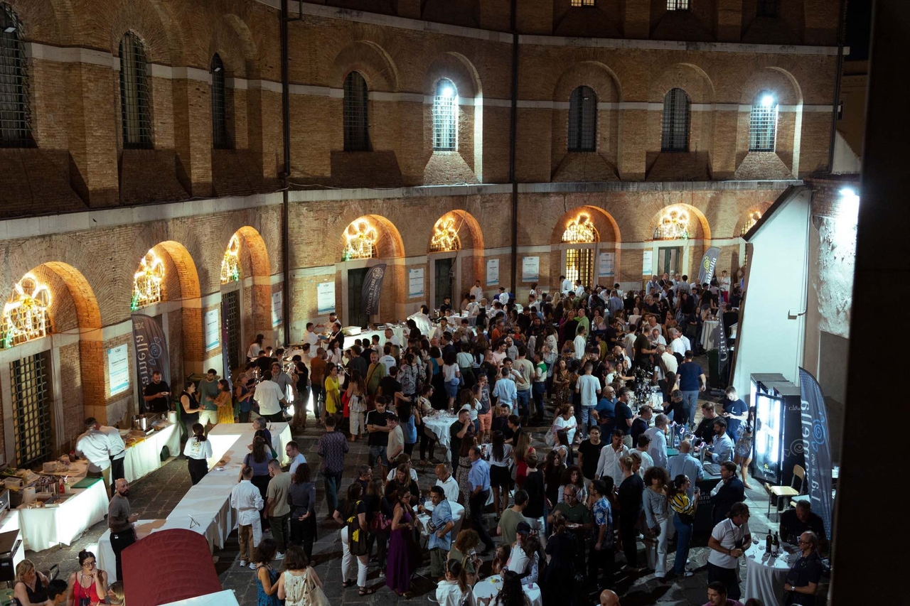 O Irpinia Mood Food Festival retorna a Avellino, com o tema: a comida é rei. Mais de 80 chefs se apresentarão, além de palestras e masterclasses.