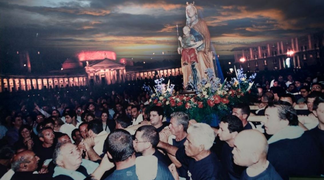 Piedigrotta Festival: After 25 years, the statue of the Madonna returns to the sea for the procession.