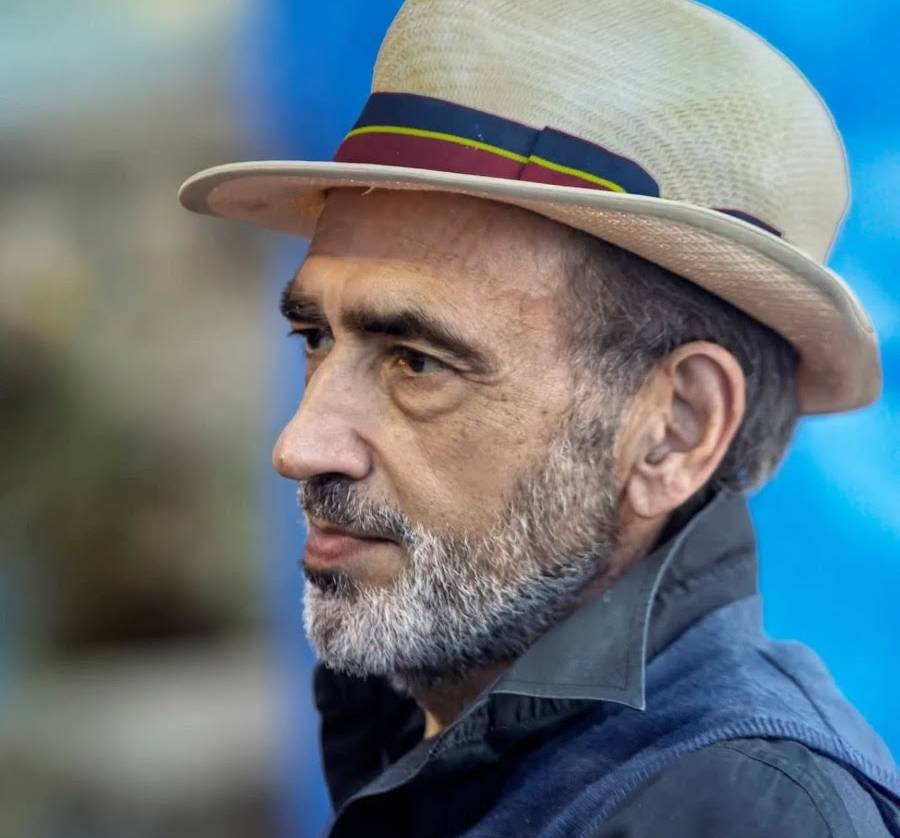 Duvarlar ve gölgeler, Capri'nin gerçek sesleri: Riccardo Esposito'nun bir sergisi
