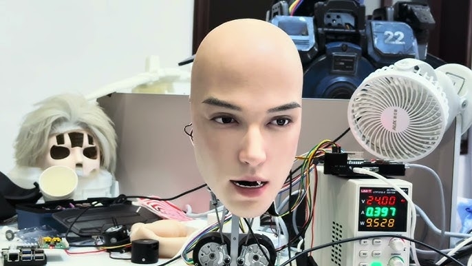 Teknoloji, süper gerçekçi robot kafası: gözlerini hareket ettiriyor ve göz kırpıyor