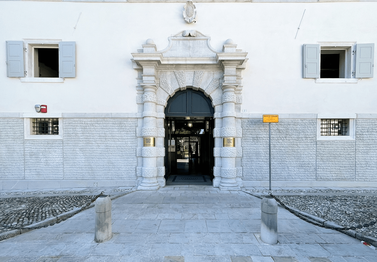 Palazzo Torriani'de Confindustria Udine'nin 80. yıldönümü dolayısıyla Associate's Party'nin ilk edisyonu