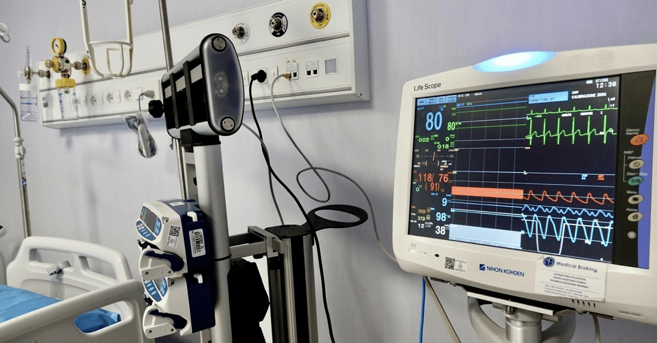 Policlínica de Foggia: Três cirurgias cardíacas utilizando a técnica de Ross em três pacientes jovens.