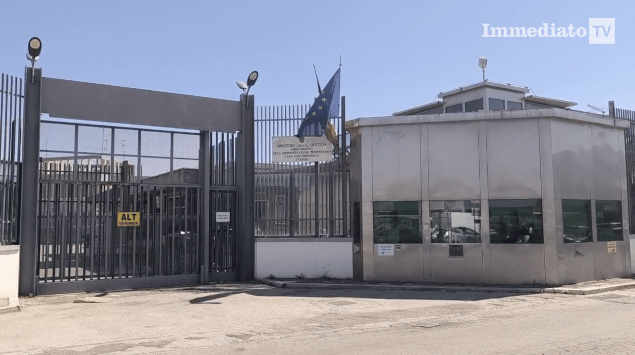 A Autoridade Local de Saúde de Foggia (ASL) está realizando exames de detecção de câncer na prisão: Mammomóvel e Papanicolau móvel no pátio da prisão.