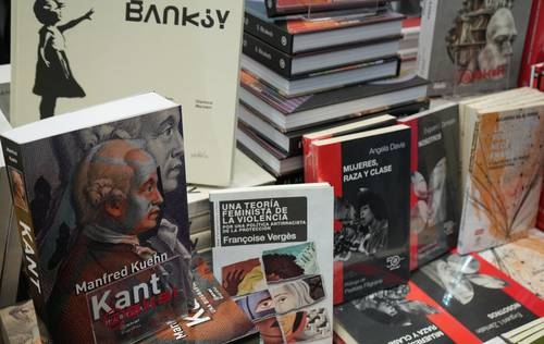 Akal, Meksika'daki 15. yılını kapsamlı etkinlik ve lansman programıyla kutluyor.