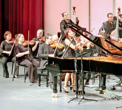 Piyanist Yuja Wang, Ulusal Oditoryum'da sanatının zarafetini sergiledi.