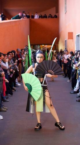 Estudantes de La Esmeralda exibiram suas fusões de arte e moda na passarela.
