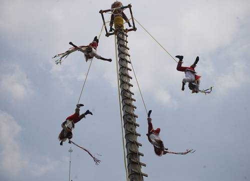 Suspenden en Papantla el ritual de los Voladores