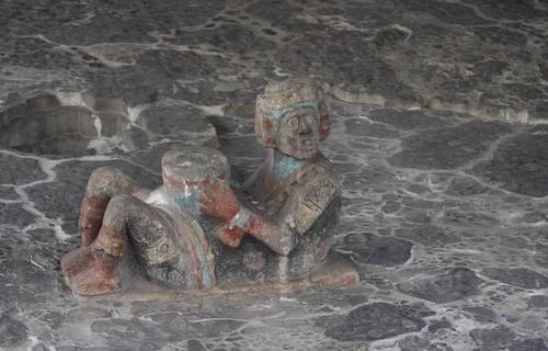 A exposição Vamos Trabalhar! recria a construção do Templo Mayor.