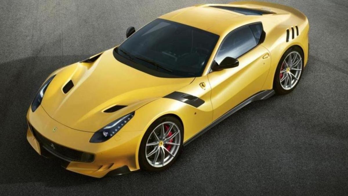 Ferrari F12 Aldamy, wycenione na 300 000 euro, zostało wystawione na aukcję przez rząd za cenę Dacii Jogger.