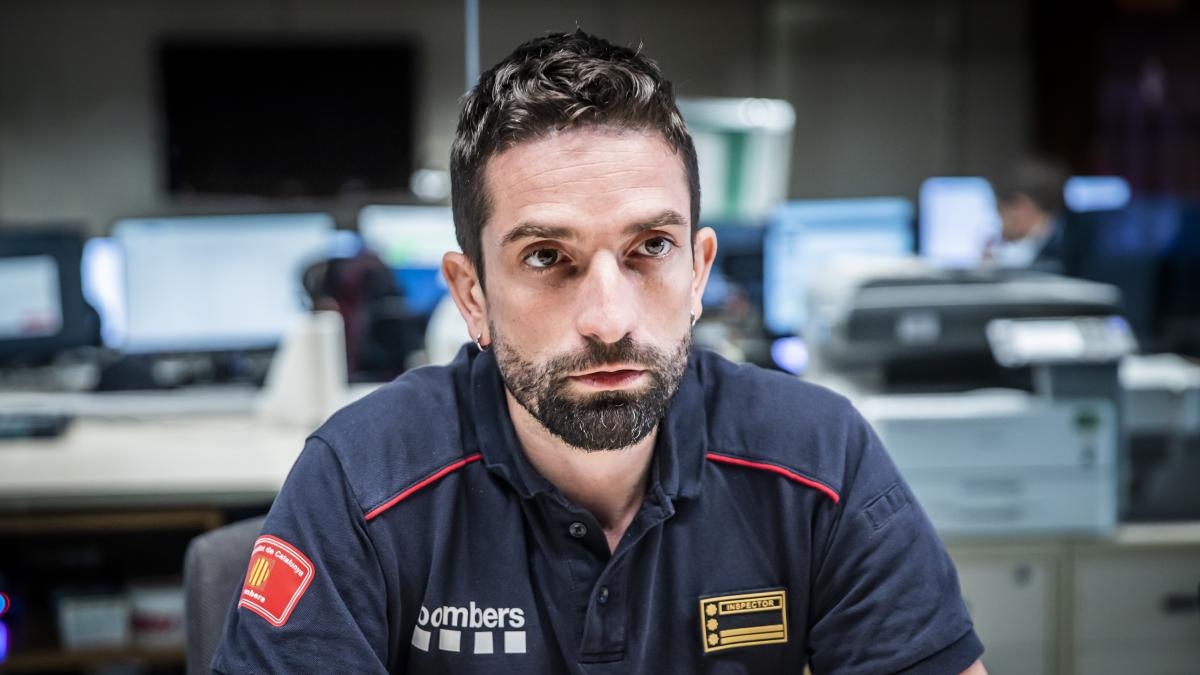 Oriol Corbella, inspetor de incêndios da Generalitat (Governo da Catalunha): "O maior erro é pensar que você pode escapar de um incêndio em um carro; as pessoas pegam suas famílias e vão embora, quando a coisa certa a fazer é se isolar."