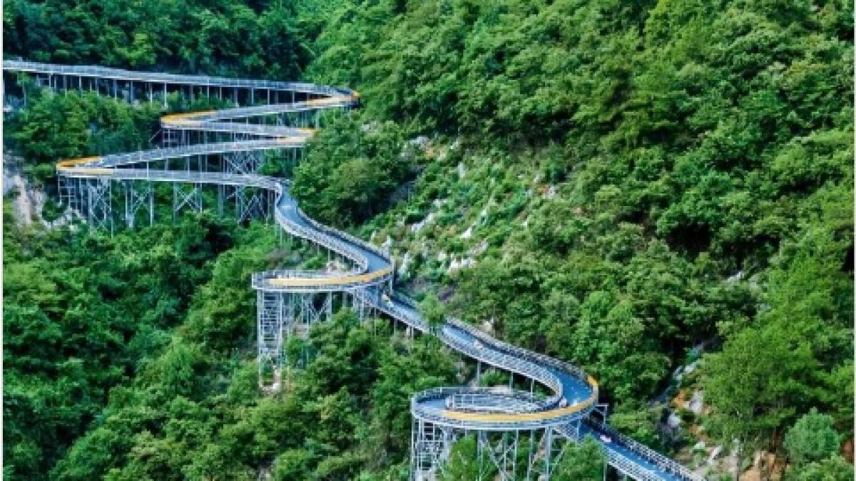A pista de kart mais selvagem do mundo: dois quilômetros de túneis, montanhas e curvas de tirar o fôlego.