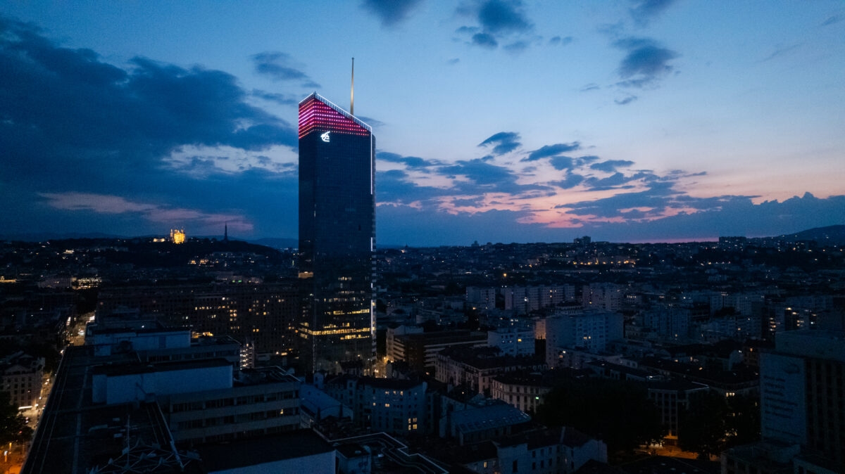 Incity Tower: Ein Jahr voller Licht, um das Bewusstsein für Umweltverschmutzung zu schärfen