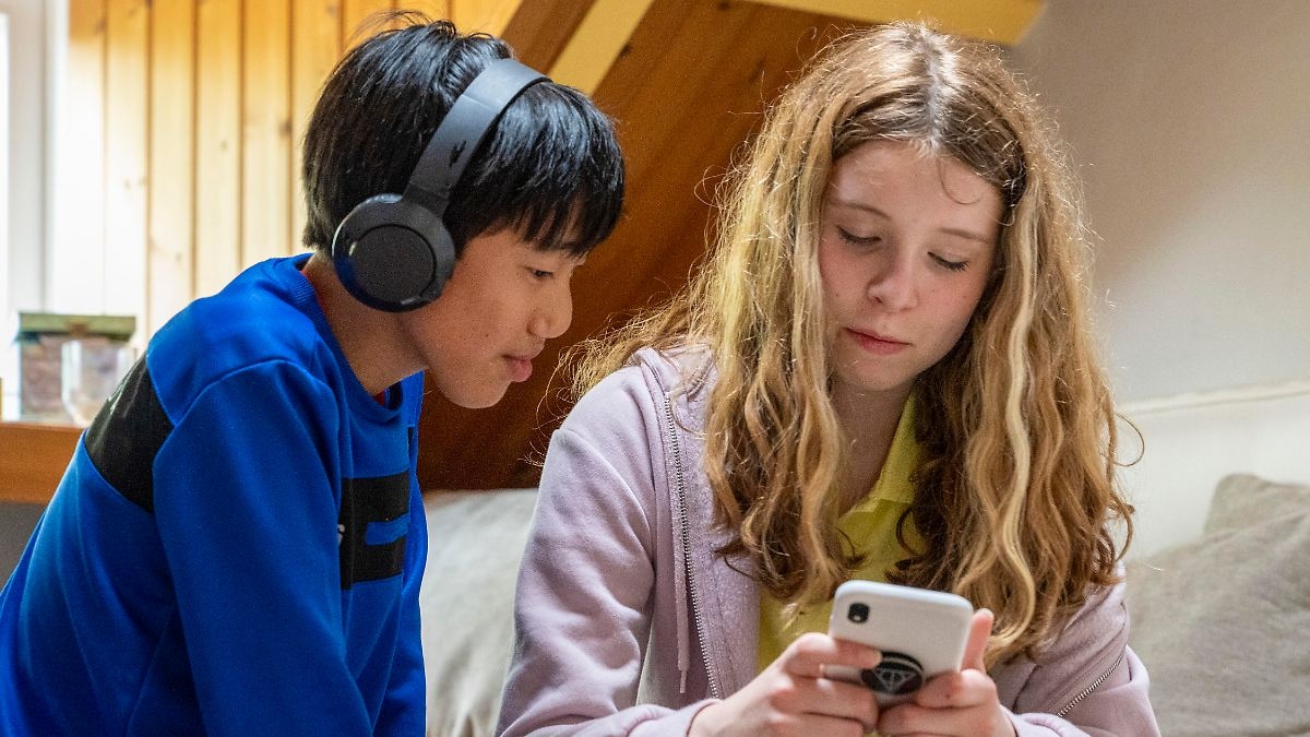 Libertà discutibile nel manuale: al chatbot AI di Meta è stato permesso di flirtare con i bambini