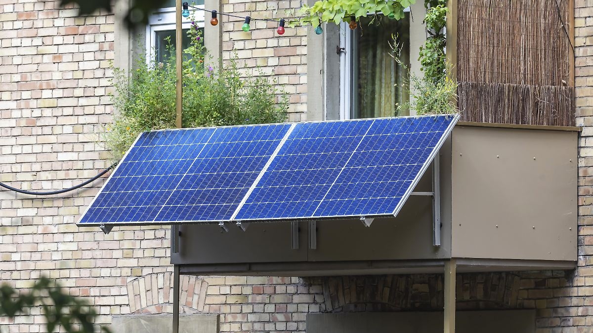 Balkoncentrale verslaat politiek: "Wie moet deze revolutie verbieden? De elektriciteitspolitie?"