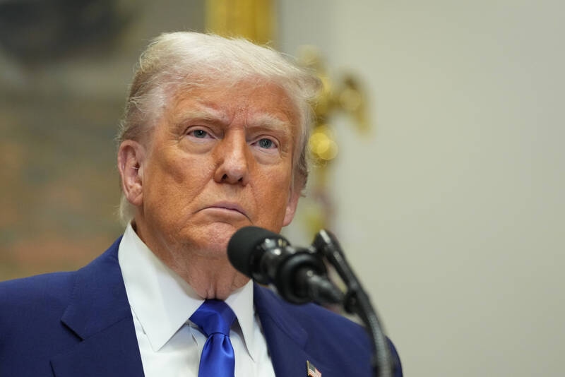 Após comentários de Trump: Paracetamol ainda é recomendado para gestantes