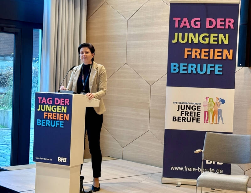 Encuentro en la Casa del Farmacéutico: 10 tesis de las jóvenes profesiones liberales