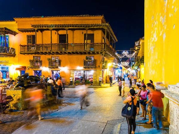 Which square in Colombia is the most beautiful, according to artificial intelligence?