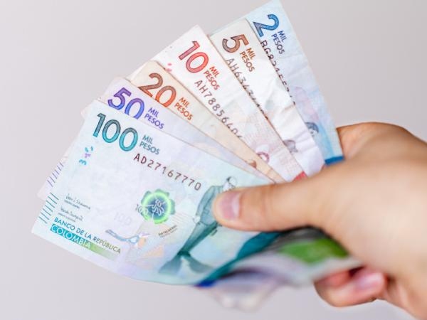 Qual è lo stipendio richiesto in Colombia per un lavoro "senza stress", secondo AI?