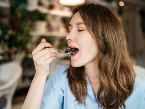 Anche il frutto della passione viola, conosciuto come 'frutto della passione', è un ottimo dessert: il frutto colombiano che fa bene alla salute.
