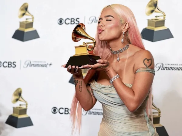 Karol G rend hommage aux rythmes latins populaires avec son dernier album