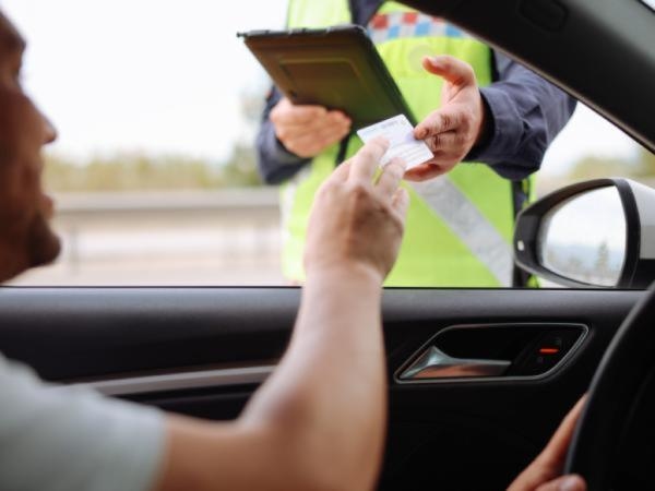 Verboden voor mensen ouder dan 80: Beroemd Latijns-Amerikaans land ontzegt bestuurders de mogelijkheid om een ​​rijbewijs te halen