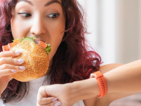 L'intelligenza artificiale risponde: le persone più grandi dovrebbero mangiare più della media?
