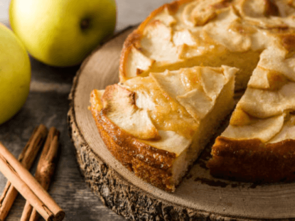 Ricetta virale: torta di mele con solo due ingredienti e senza forno