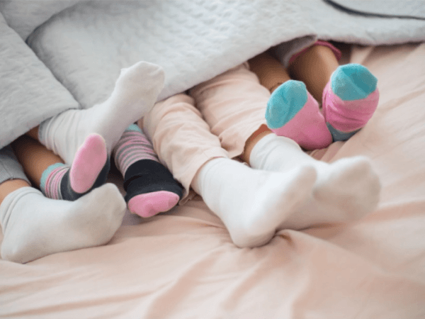 Cosa significa, secondo la psicologia, quando una persona dorme con i calzini?