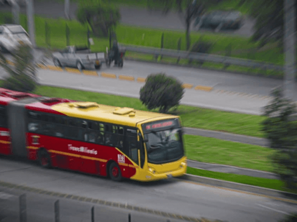 Risparmia tempo: ecco come sapere in tempo reale dove si trovano gli autobus TransMilenio.