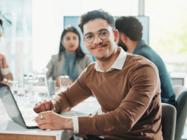 Colombians return to offices: 48% are now working 100% in person.