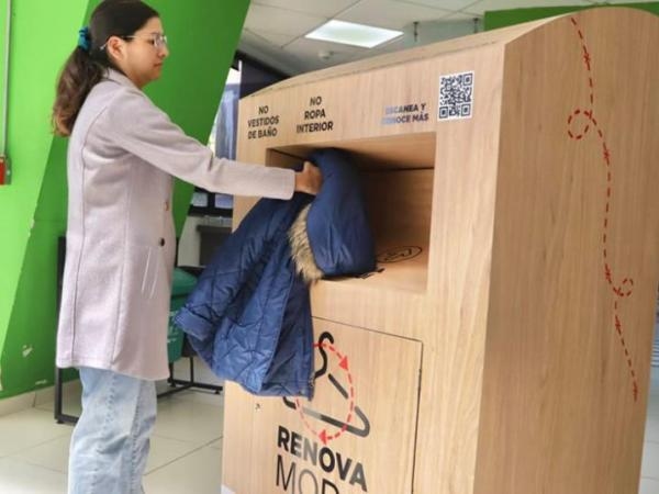 Czym jest moda cyrkularna? Bogota uruchamia sieć 17 kontenerów na odzież używaną