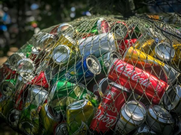 You'll be surprised! Immigrant reveals how much he earns recycling cans in Iceland