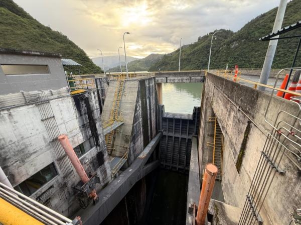 Gobierno solicita levantar bloqueos que han impedido mantenimiento de El Guavio