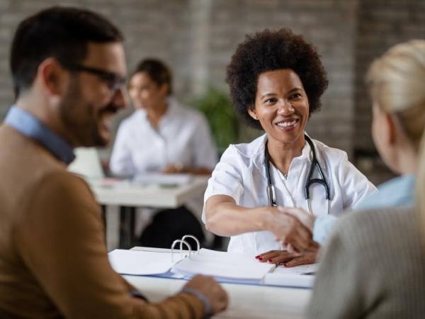 Clinics in Colombia operate with insufficient coverage: Why are they poorly insured?