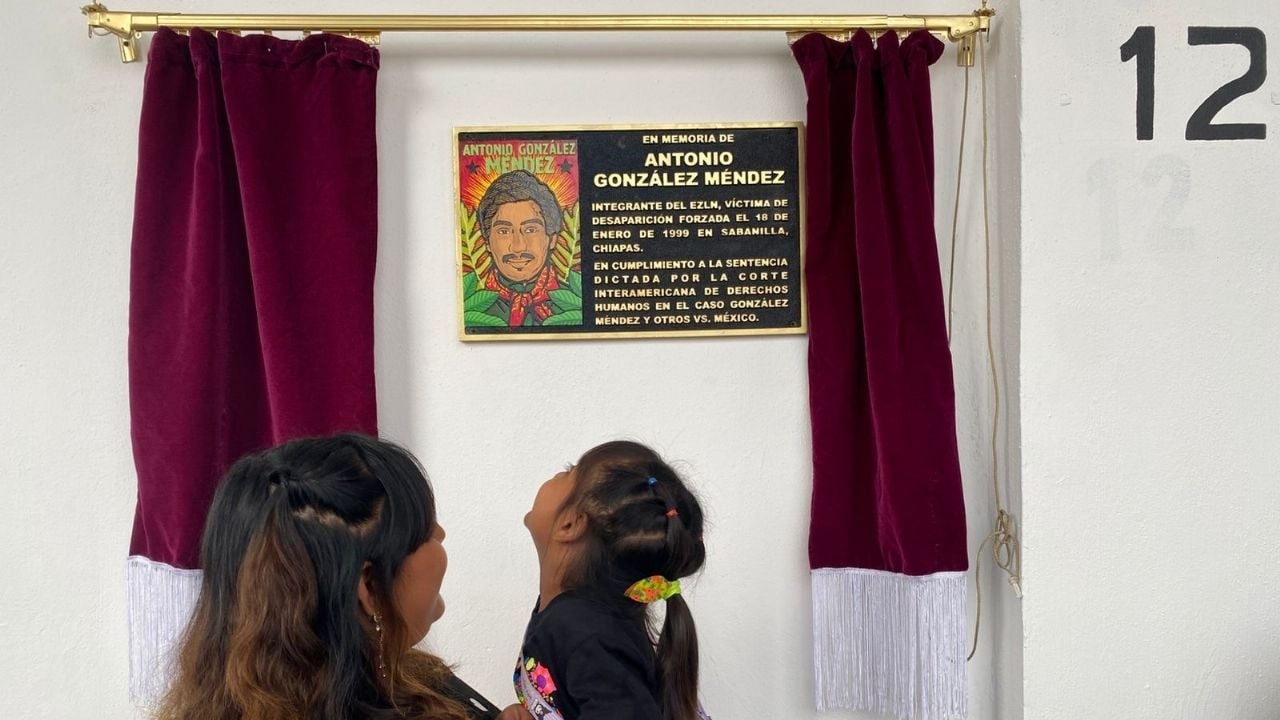 Targa svelata in Chiapas in onore del membro indigeno Chol scomparso che era membro dell'EZLN