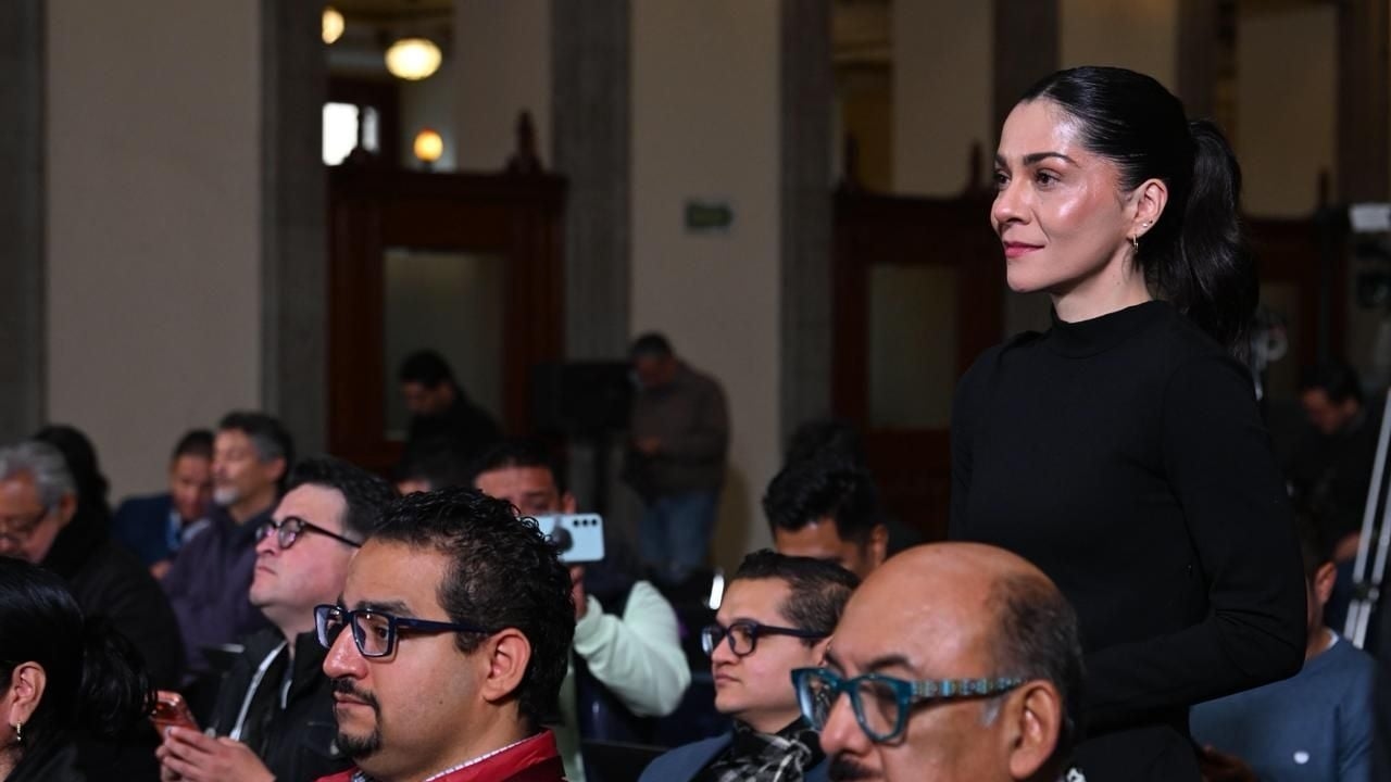 García Vilchis reaparece como “reportera” en la mañanera; “no te reconocí”, le dice Sheinbaum