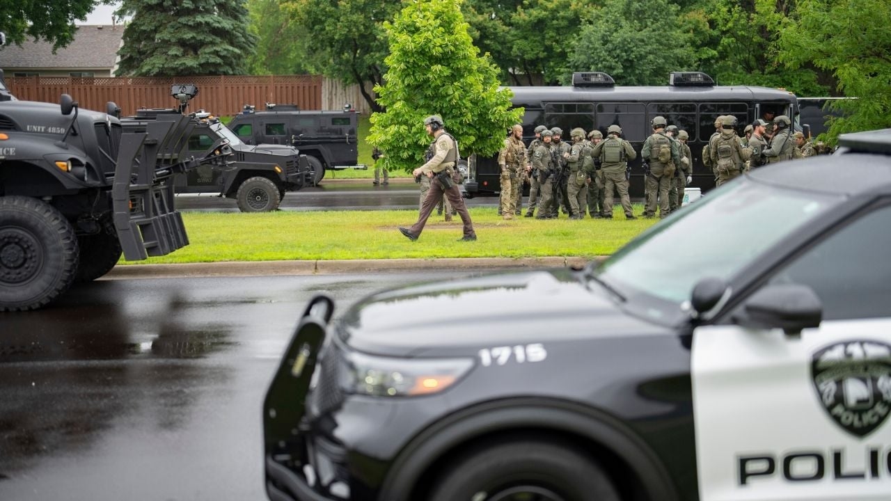 Un individuo disfrazado de policía hiere a tiros a dos congresistas demócratas en Minnesota