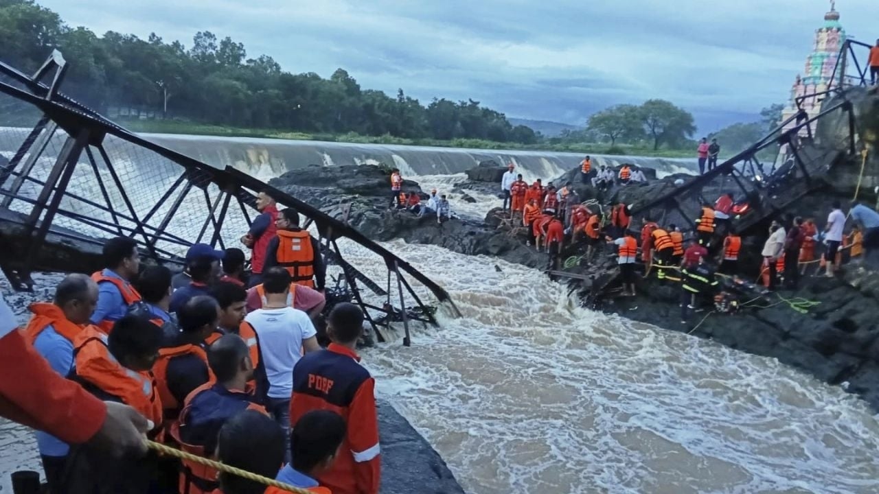 Two dead and 32 injured after bridge collapses at Indian tourist destination (Video)