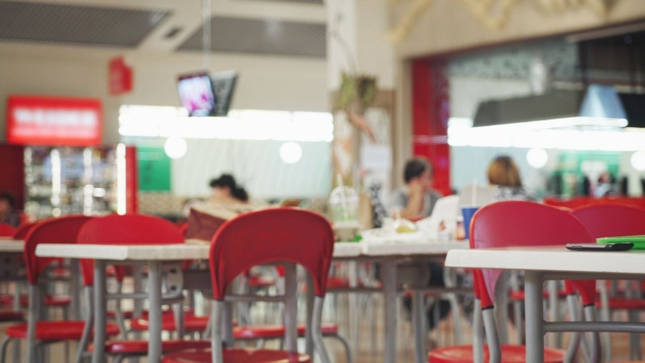 Rekrutacja młodzieży przez CJNG: ostrzeżenie dotyczące spotkań w restauracjach typu fast-food