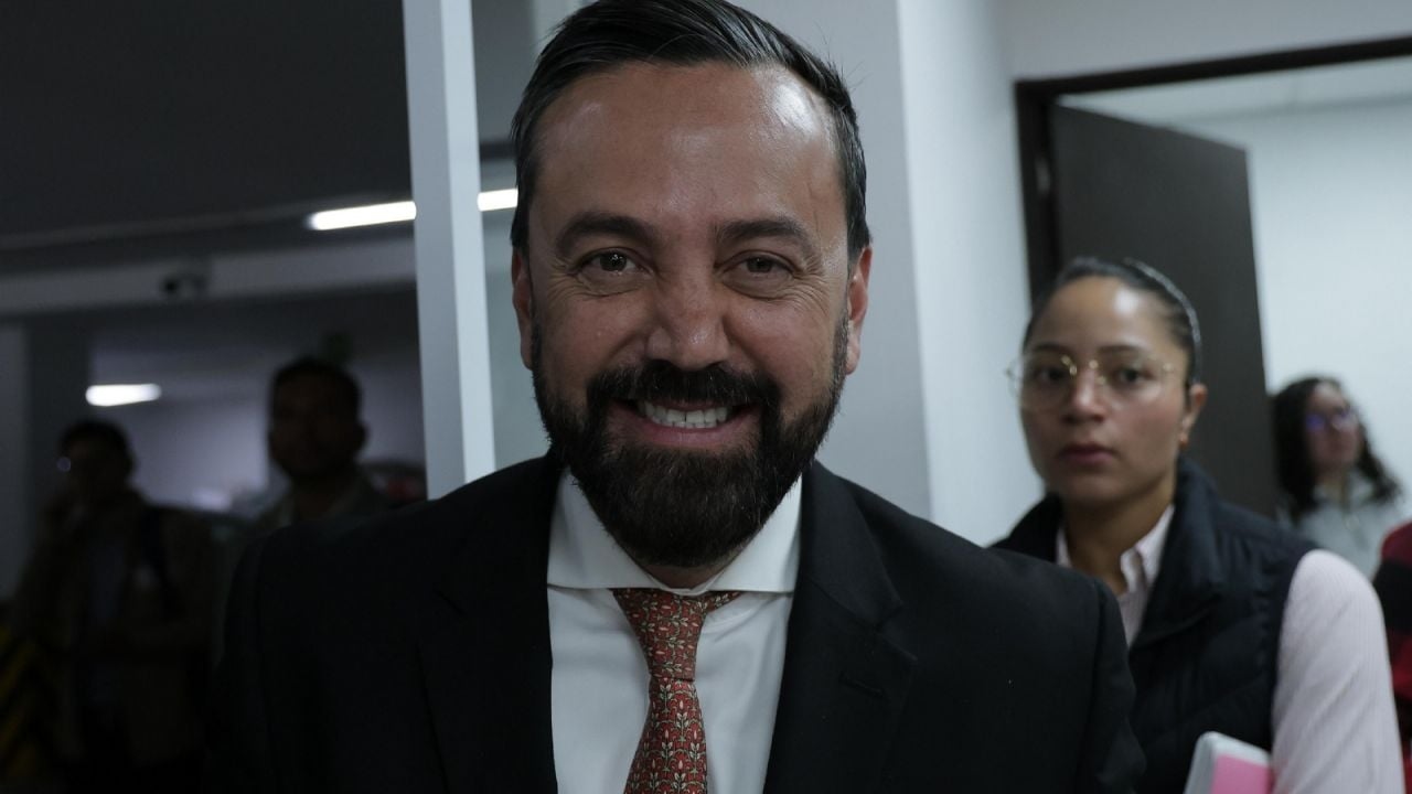Morena, "emlak karteli"ni araştırmak için komisyon kurdu; PAN komisyonu dikkati başka yöne çekmekle suçluyor.