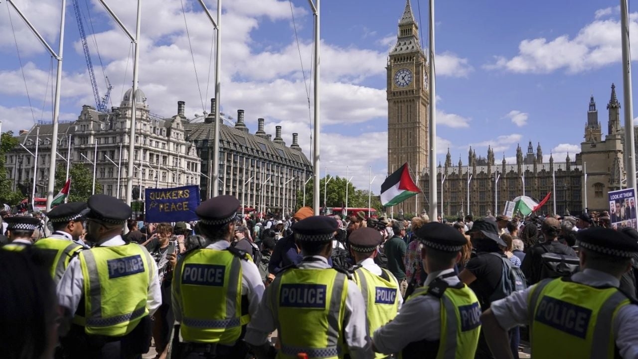 Londoner Polizei verhaftet 365 Personen, als pro-palästinensische Demonstranten neues Gesetz missachten