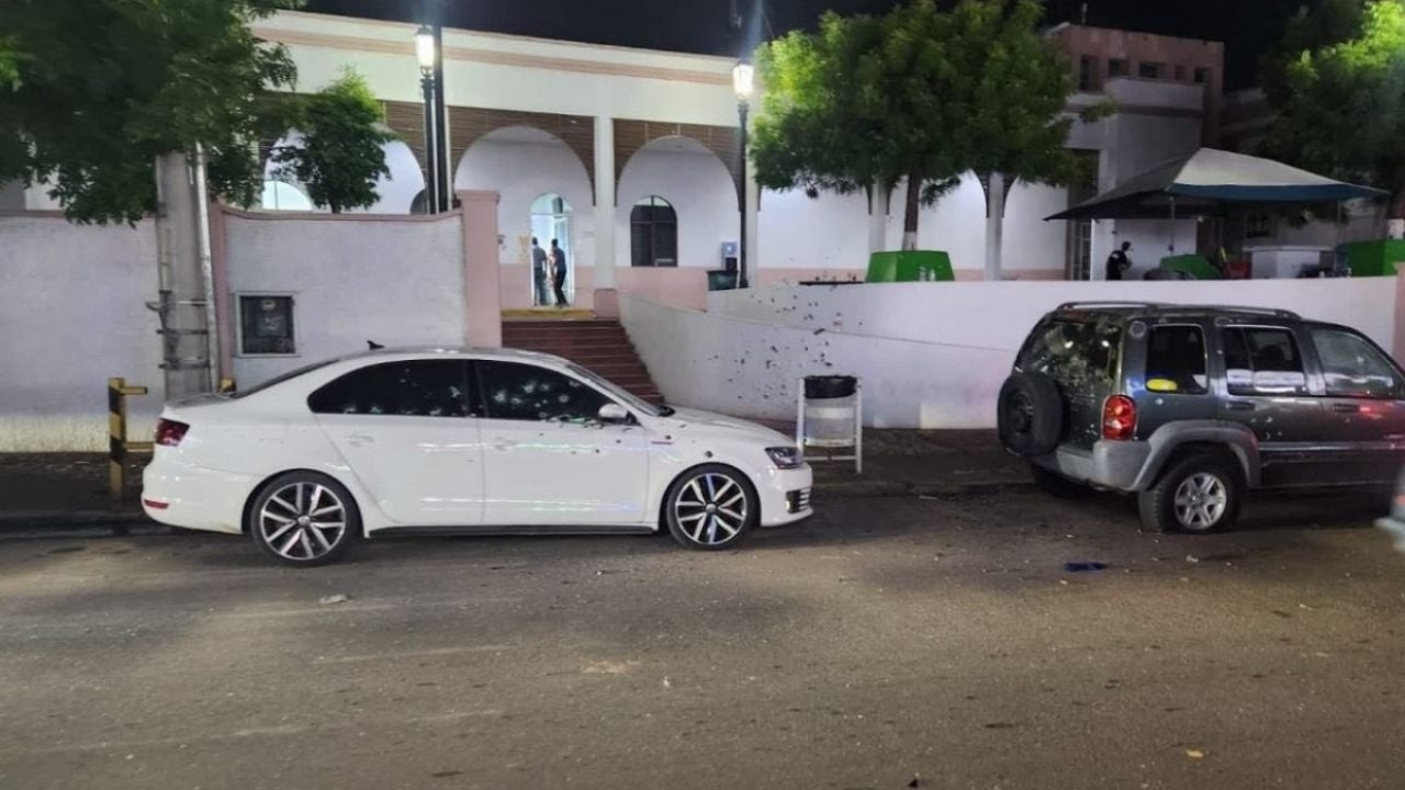 Bei einem bewaffneten Angriff auf das Culiacán Civil Hospital werden drei Menschen getötet und vier verletzt.