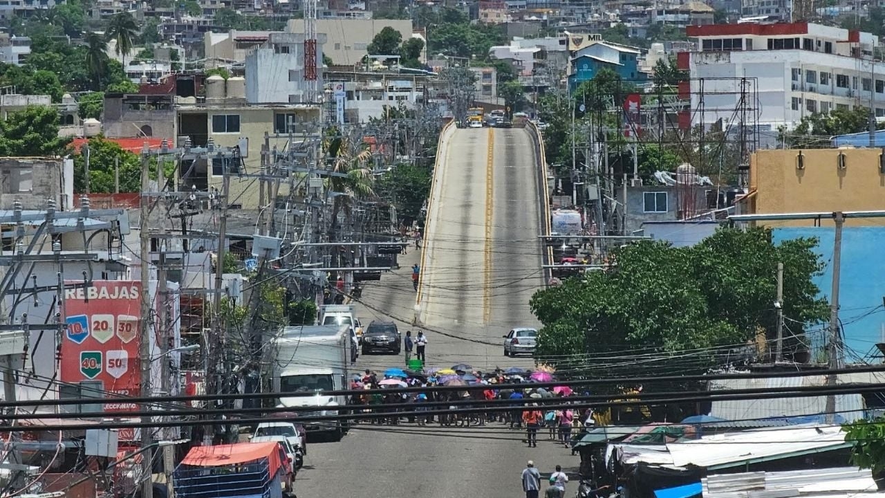 Avenida bloqueada em Acapulco após prisão de supostos extorsionários no Mercado Central